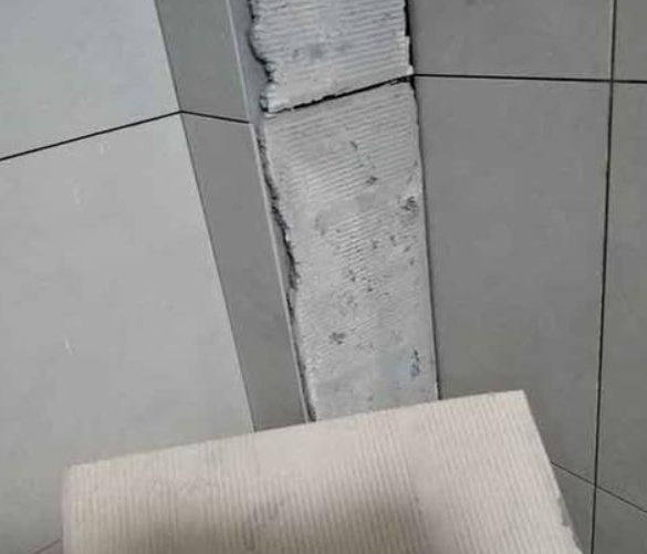 余干瓷砖空鼓维修公司分享下厨房瓷砖脱落的补救措施。